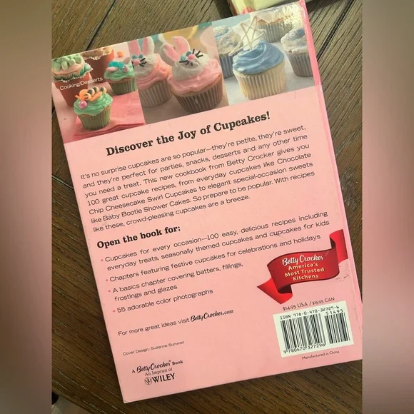 Cupcake and Cocktail Recipe Book Set - Picture 3 of 7